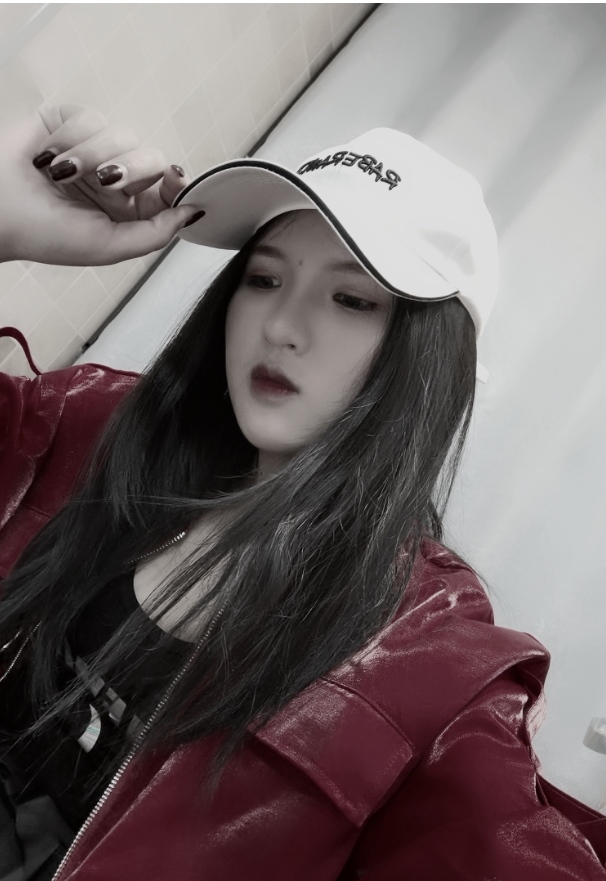 长相比较Sao，很勾人性欲