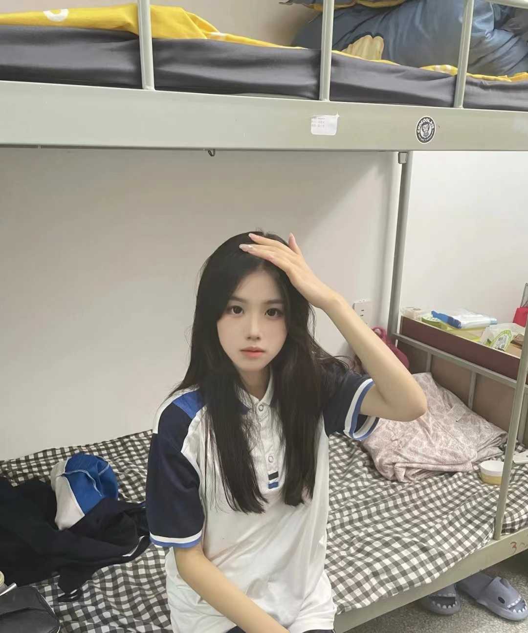 艺校在读大学生三点粉嫩