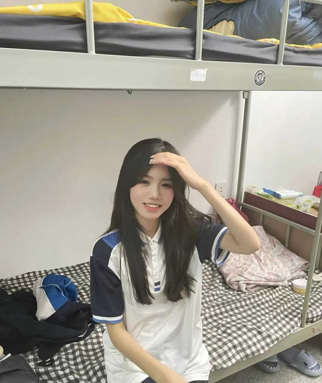 艺校在读大学生三点粉嫩