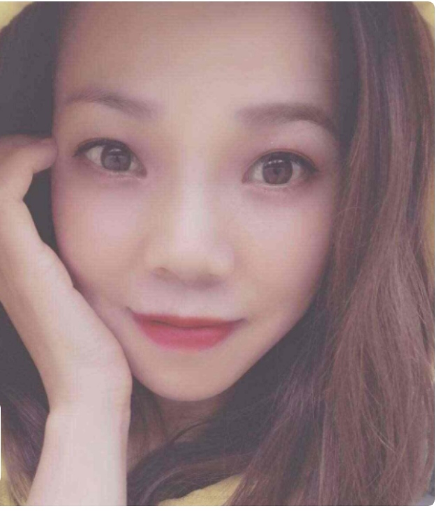 五官精致，前凸后翘