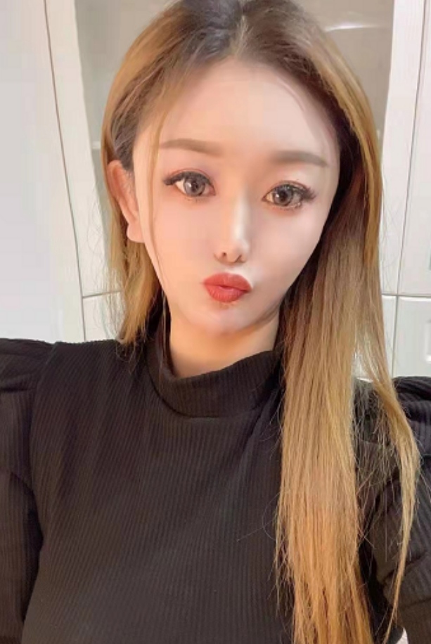 风韵御姐，皮肤白身材好