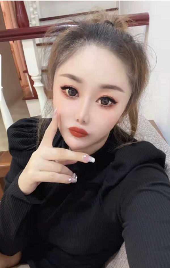 风韵御姐，皮肤白身材好