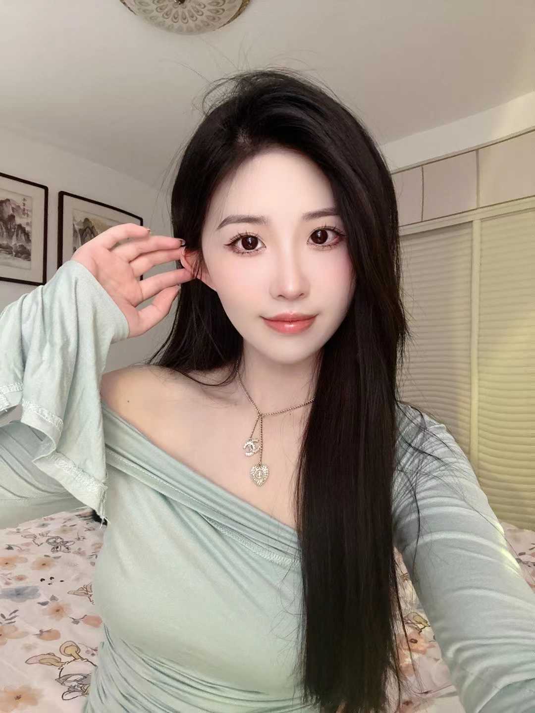 龙华风Sao性感菲菲