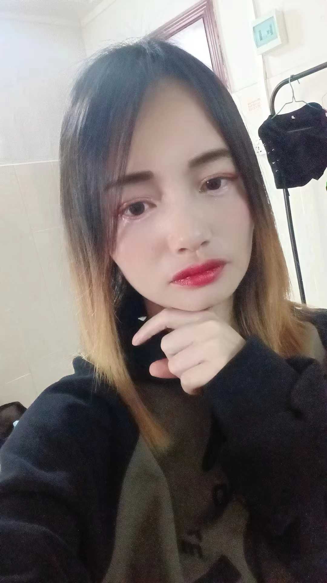 颜值一般但是很划算的小妞