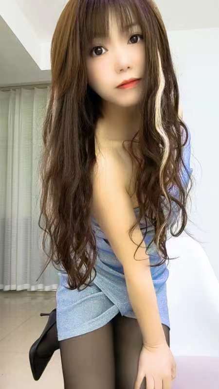 女优甜甜：傲人双峰，粉嫩多汁好身材