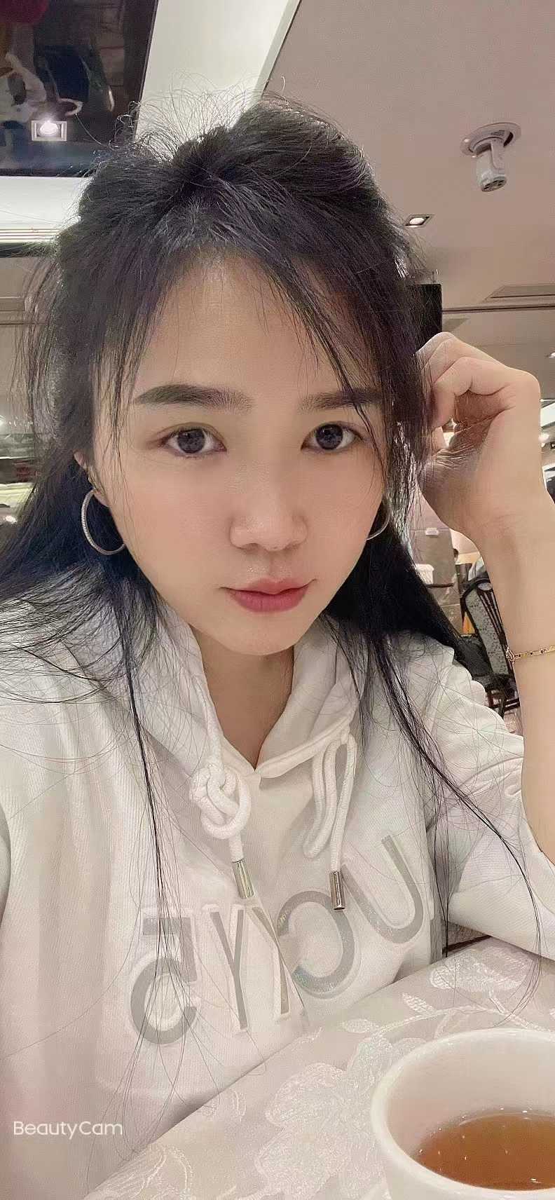 罗湖区国贸附近性感风Sao美女