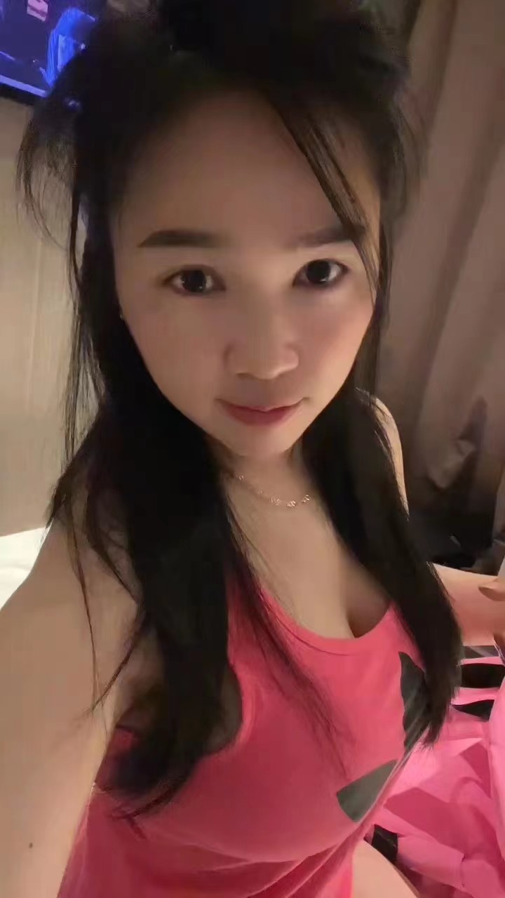 罗湖区国贸附近性感风Sao美女