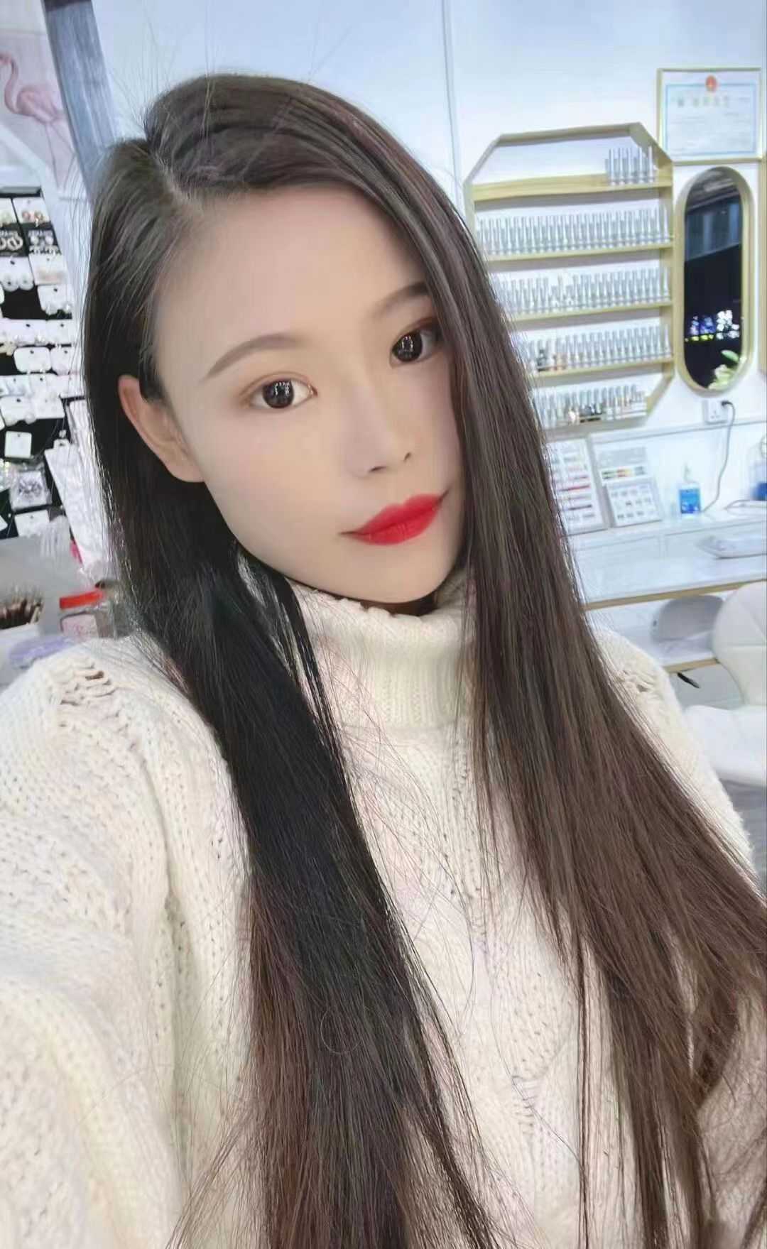 偶尔兼职的年轻妹子