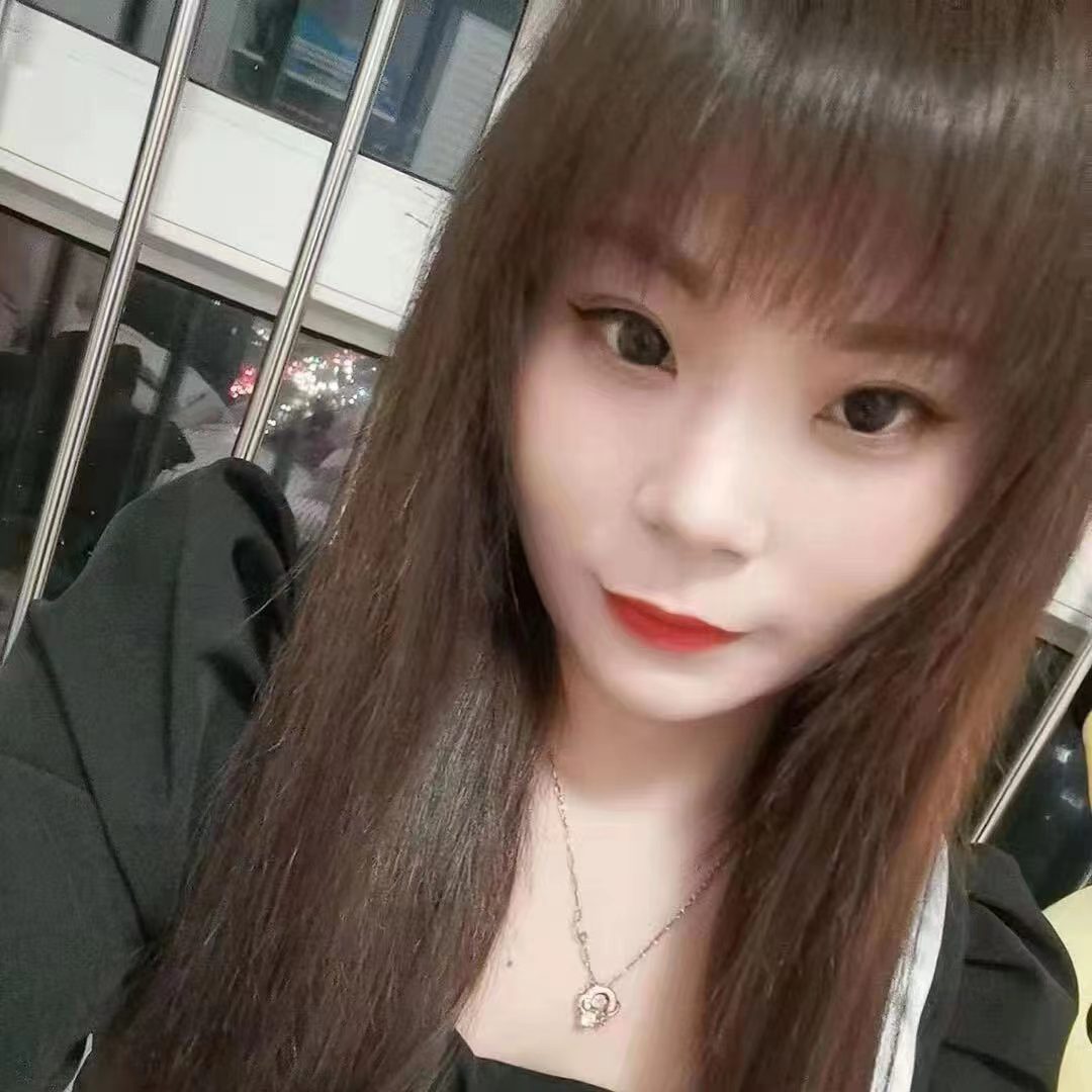 舔的舒服，夹的紧的妹子