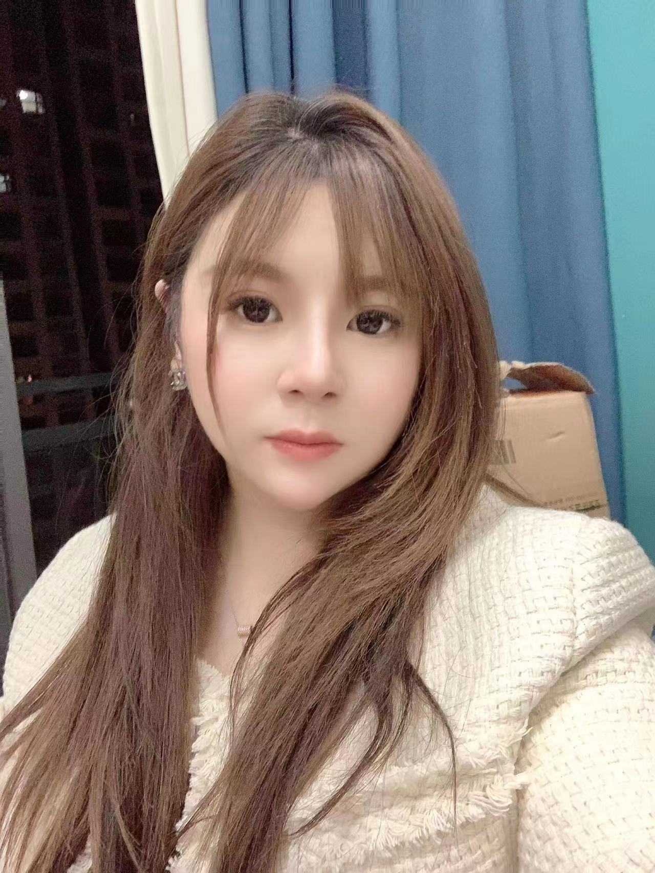 床上的姿势应有尽有