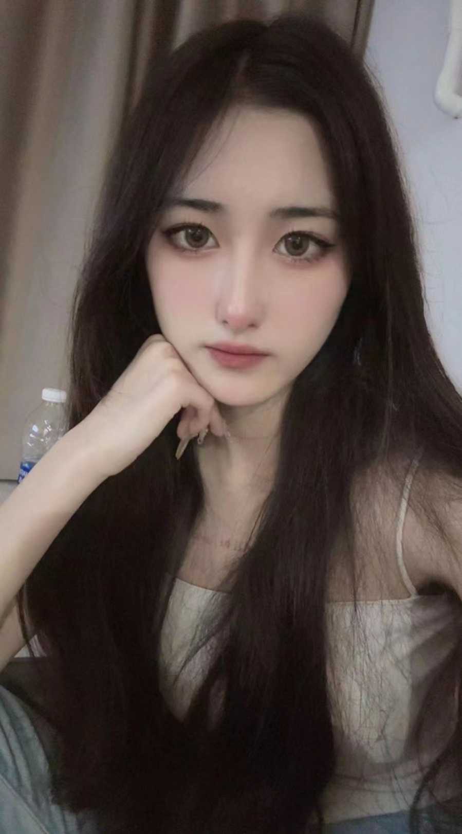 18岁的小嫩妹，水多