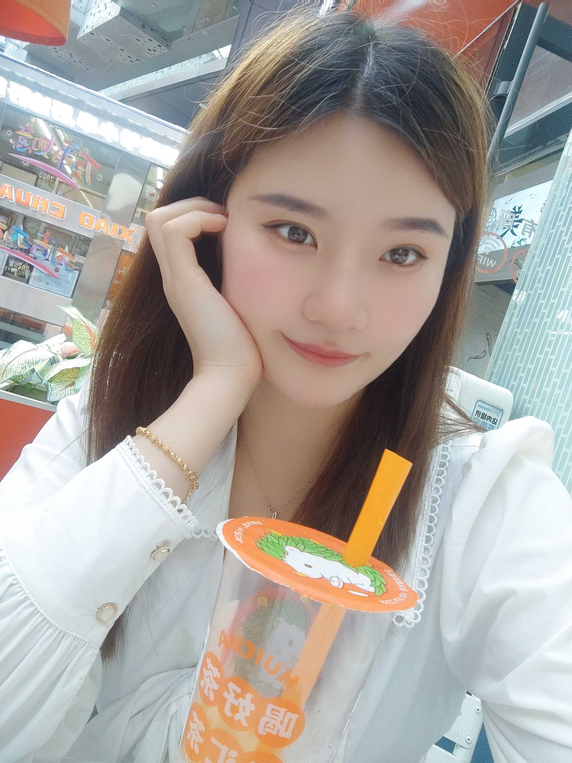 舌头很灵活，小穴也很紧