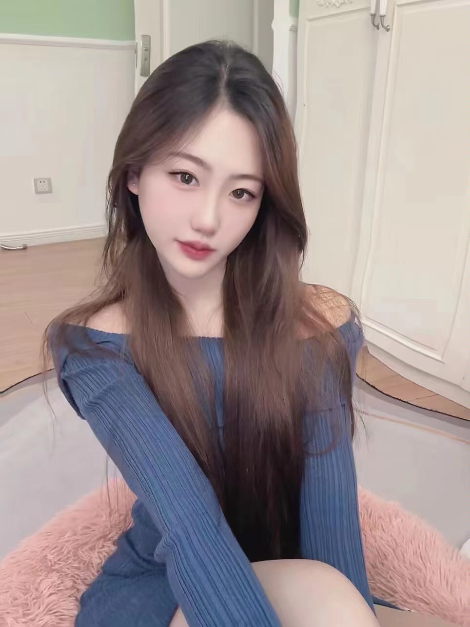 肤白貌美，前凸后翘，服务很好