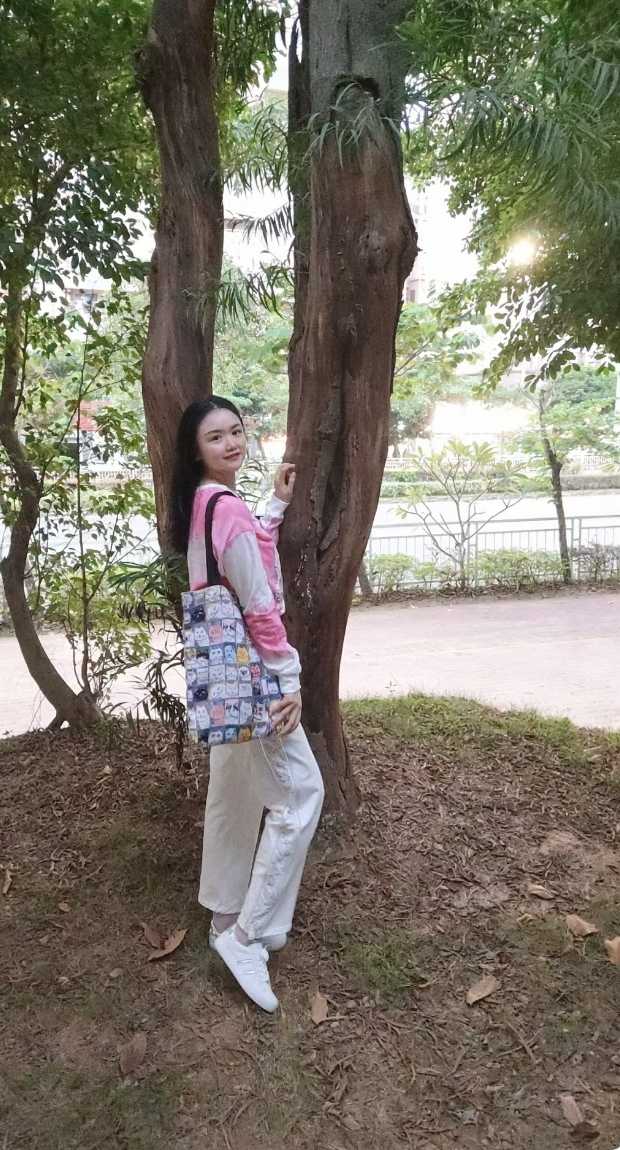 刚刚下海的嫩妹子