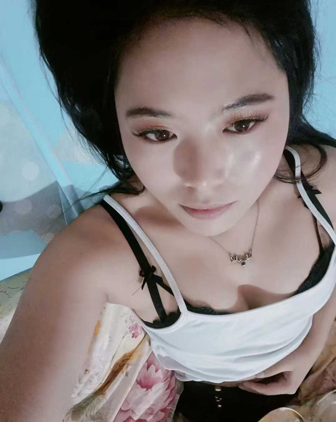 做服务挺仔细，一边搞一边抓胸