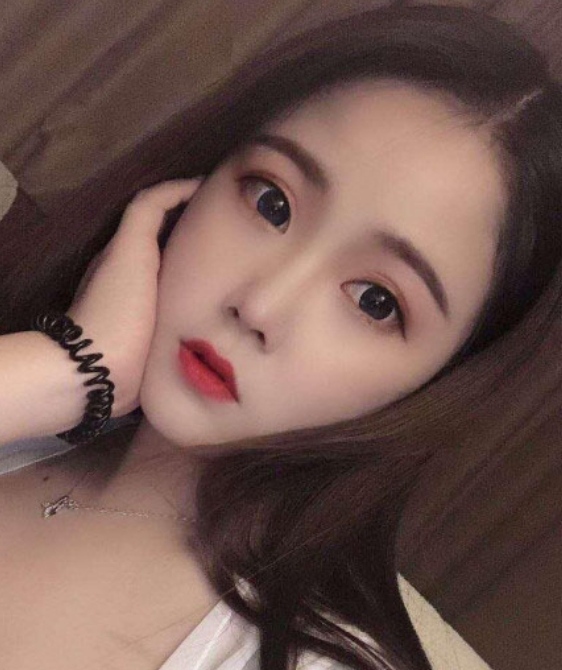 年轻漂亮的小姐姐刚下海