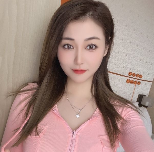 d杯蜜桃臀性感浪妹外围兼职