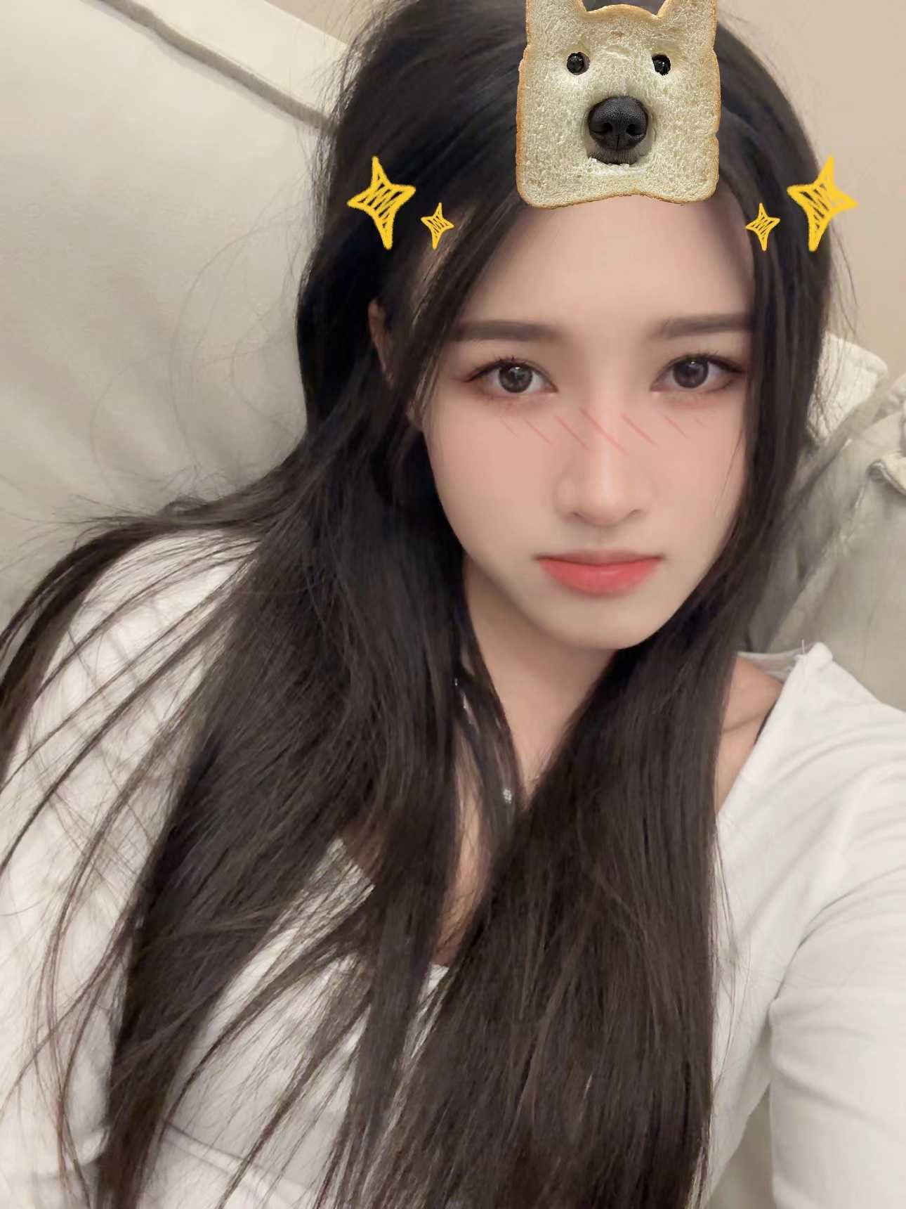 肤白貌美， 大奶好身材，耐艹水多