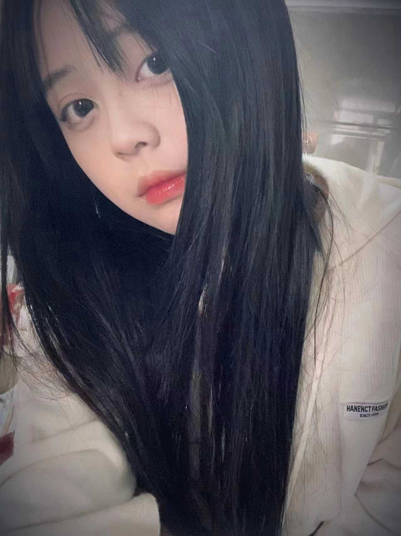 清纯活泼的长腿小姐姐