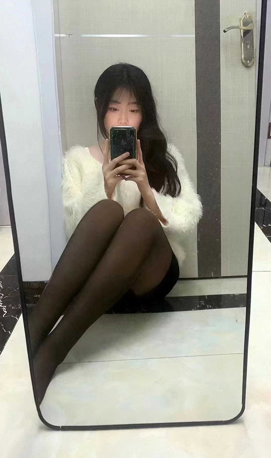 00后漂亮的长腿小姐姐