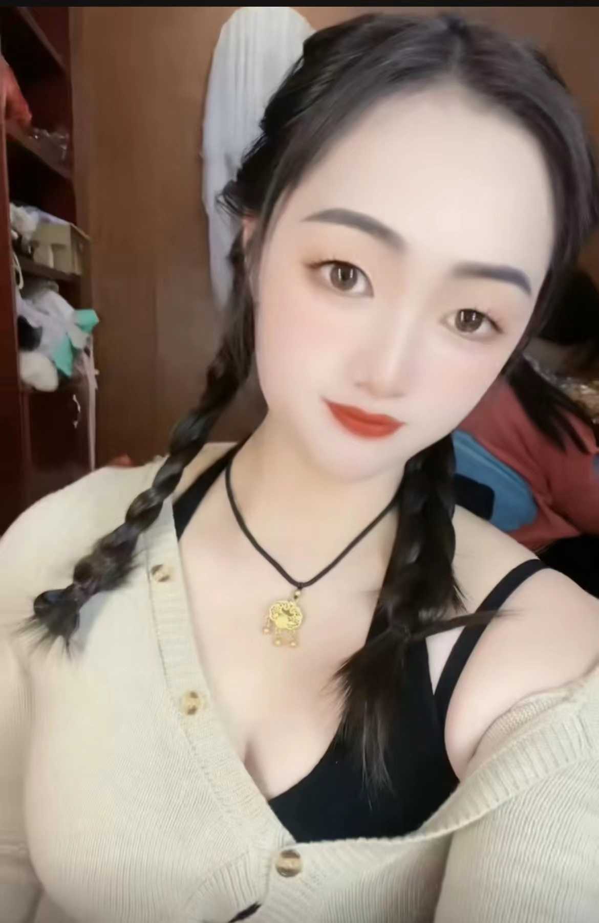 漂亮大方 高贵优雅的小姐姐