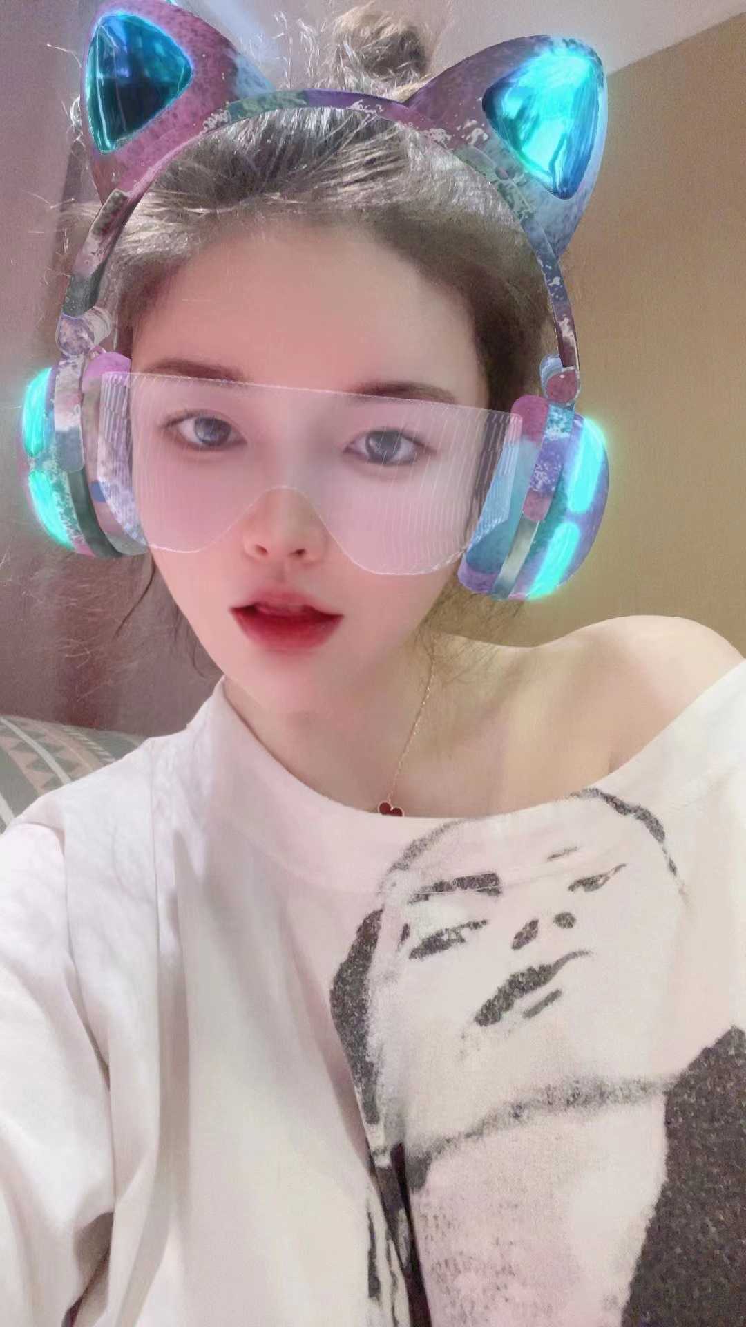 ,胸的形状是圆形.三点粉