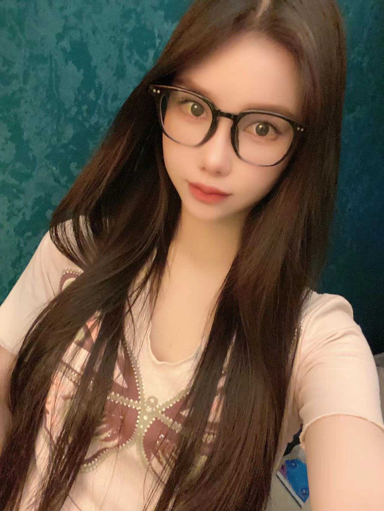 清纯靓丽知性小姑娘