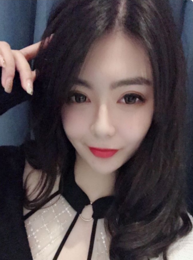 皮肤白嫩服务主动型小姐姐