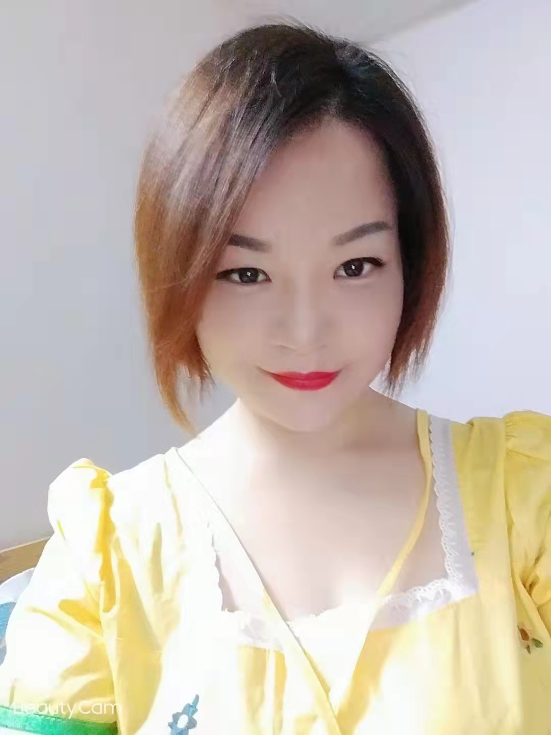 胸大萝莉音的小姐姐