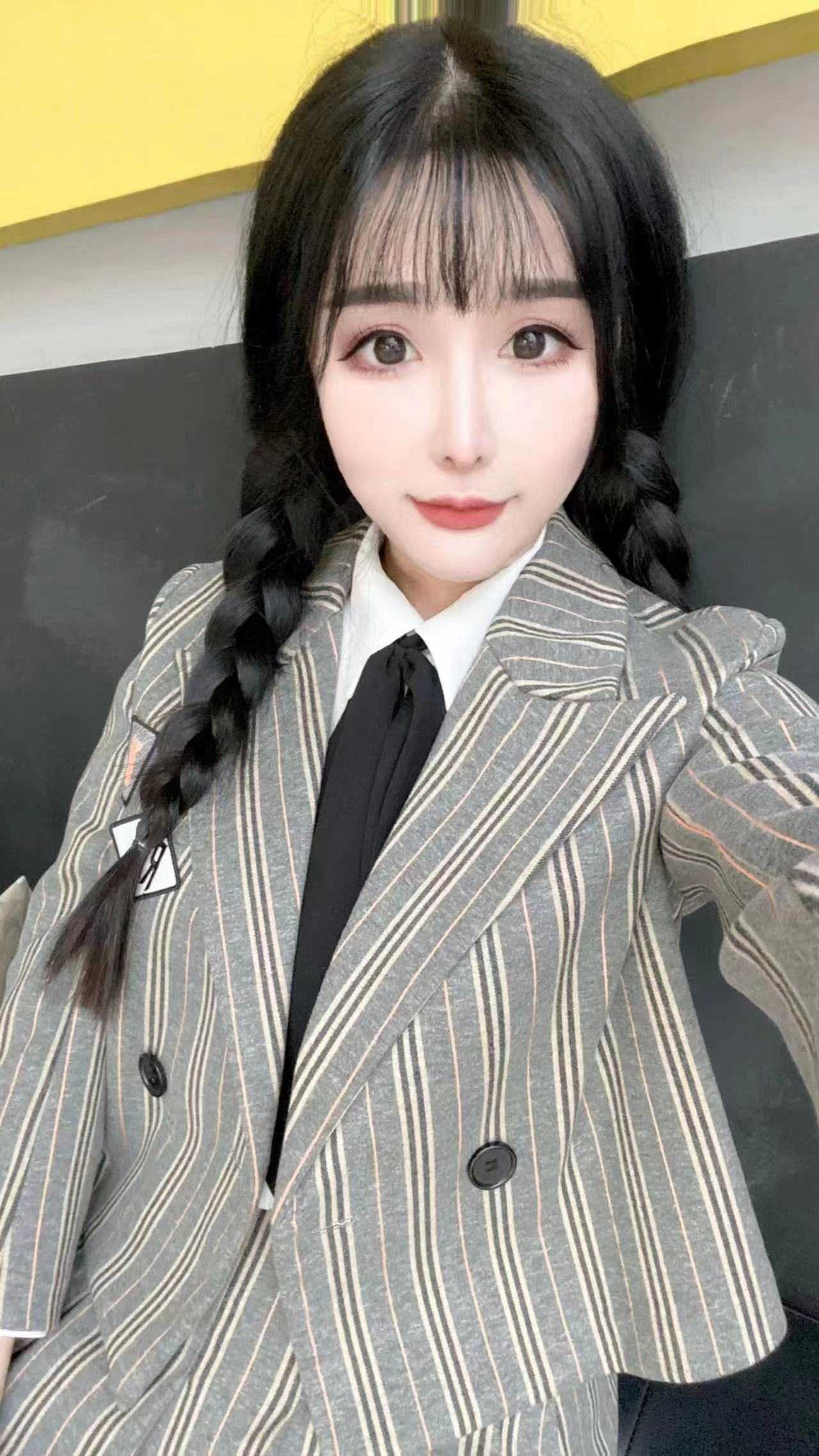 身材丰满皮肤白嫩妹子