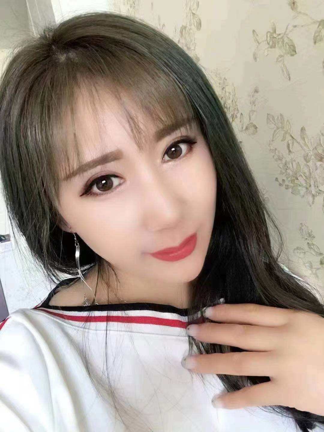 妹子叫声好听，会挑逗