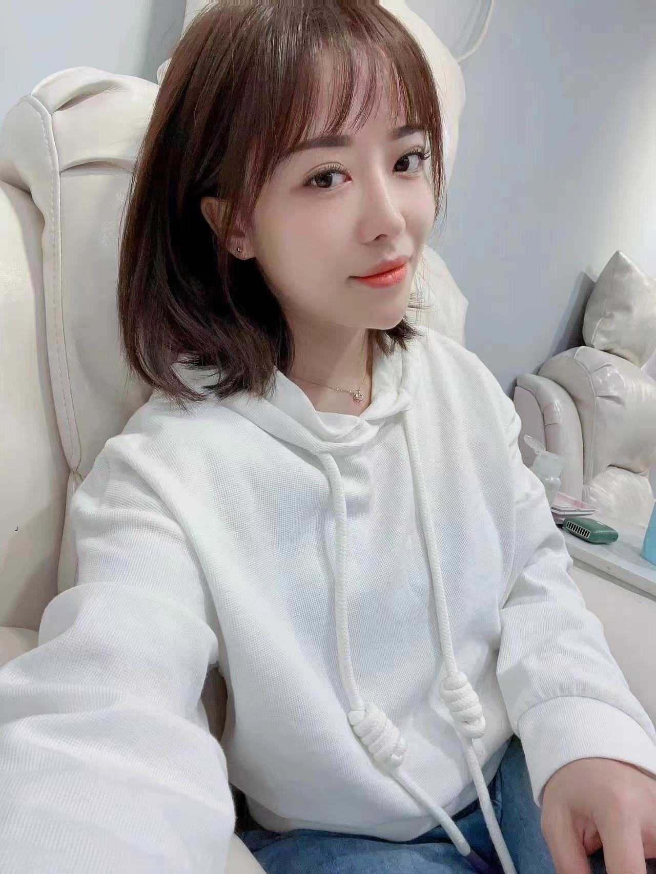 身材不错，很听话的小姐姐