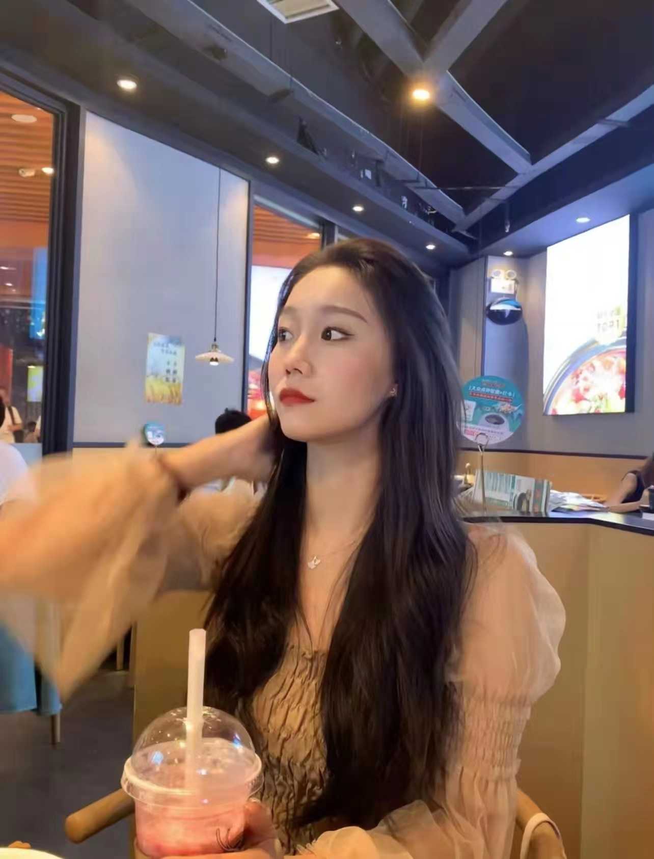 身体柔韧度极佳，各种姿势都能配合