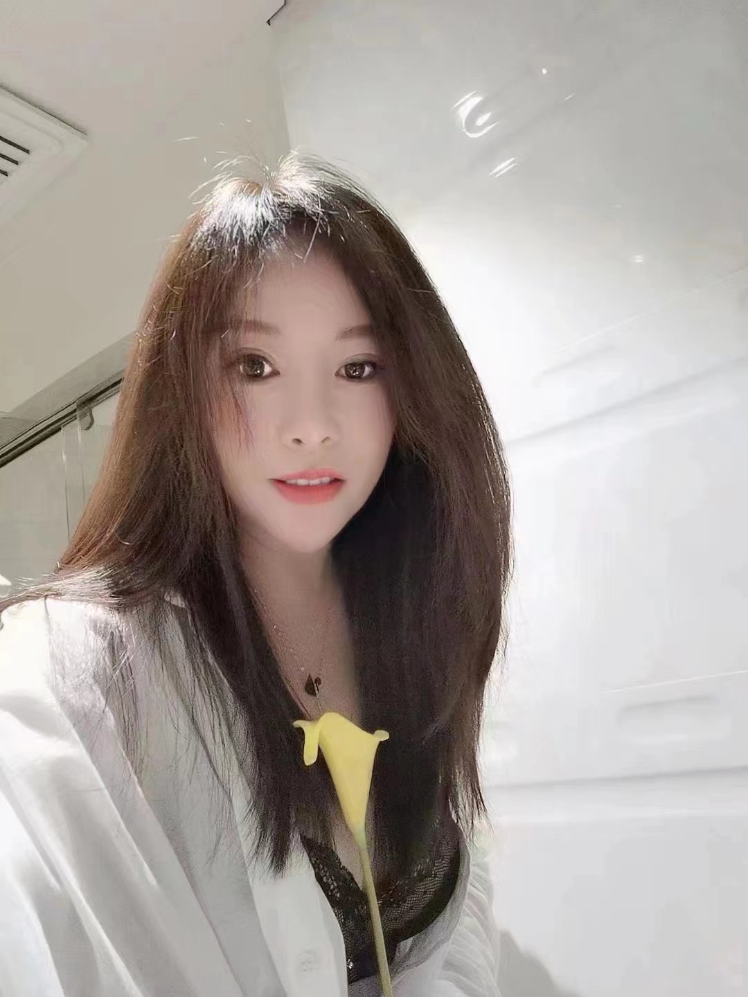 妹子下面紧，淫水还很多