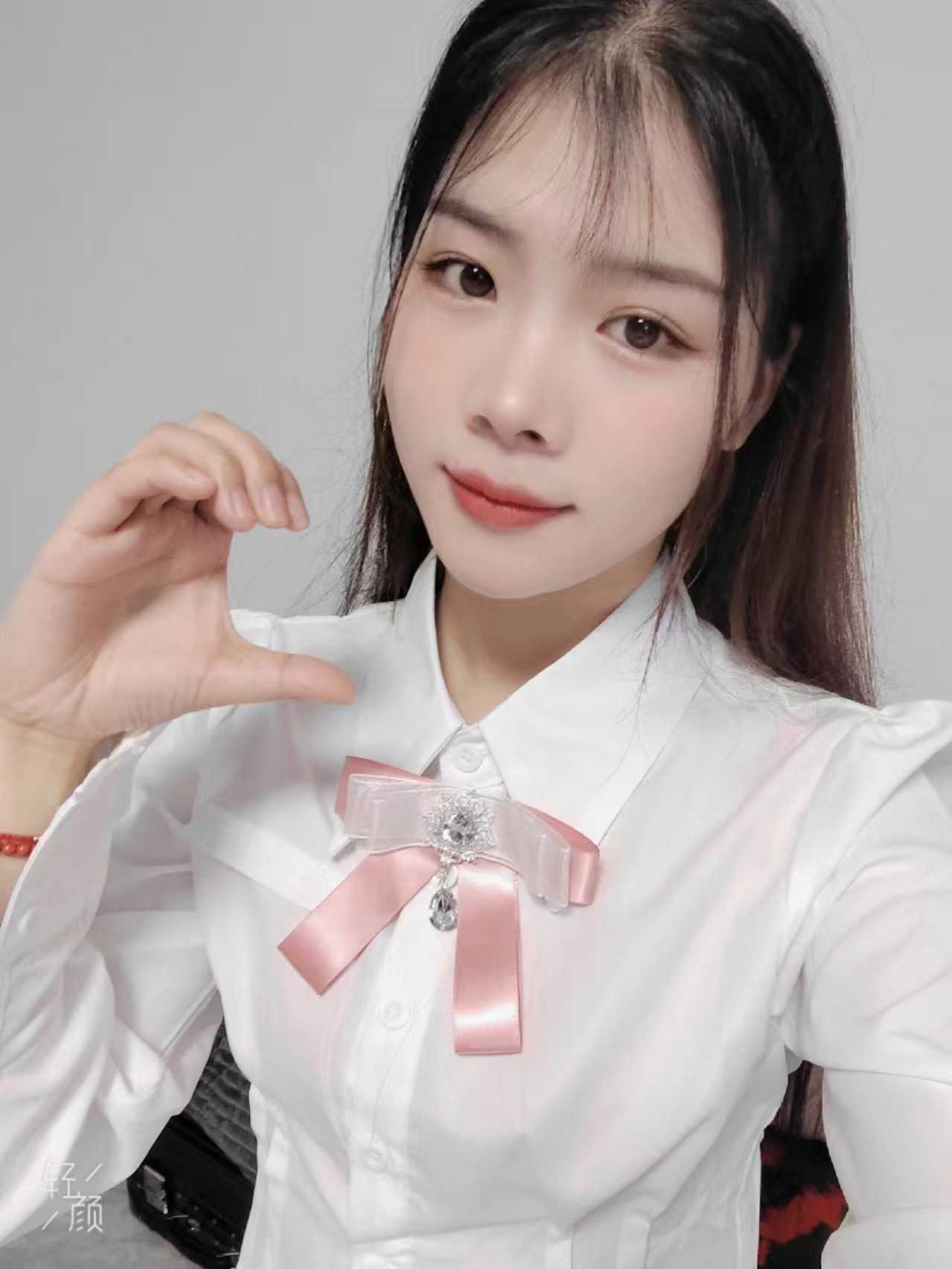 00后兼职性感的小姐姐