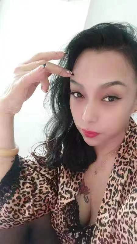 不愧是熟女，真有一套