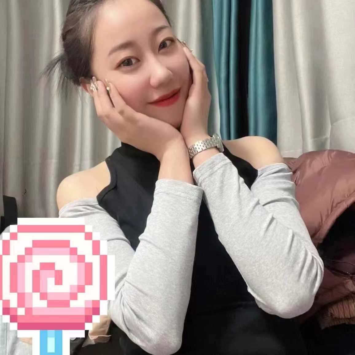 后入肉感十足，而且很饥渴