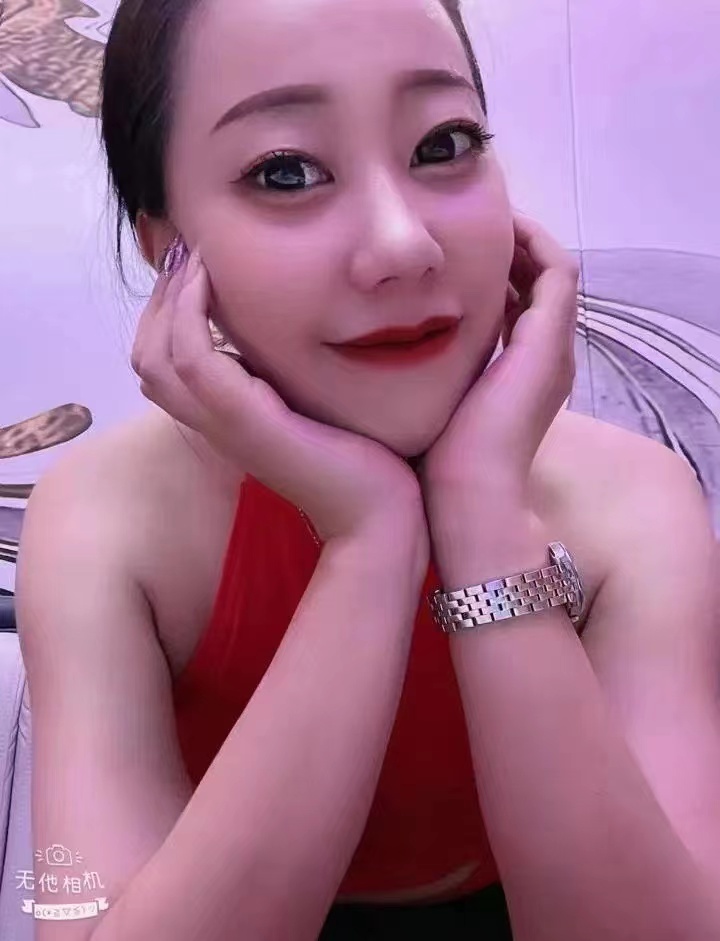 后入肉感十足，而且很饥渴