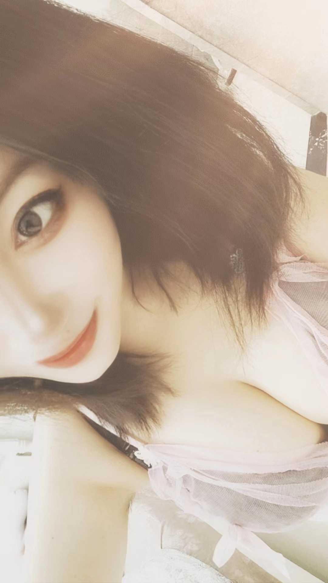 妖娆性感的大胸妹子