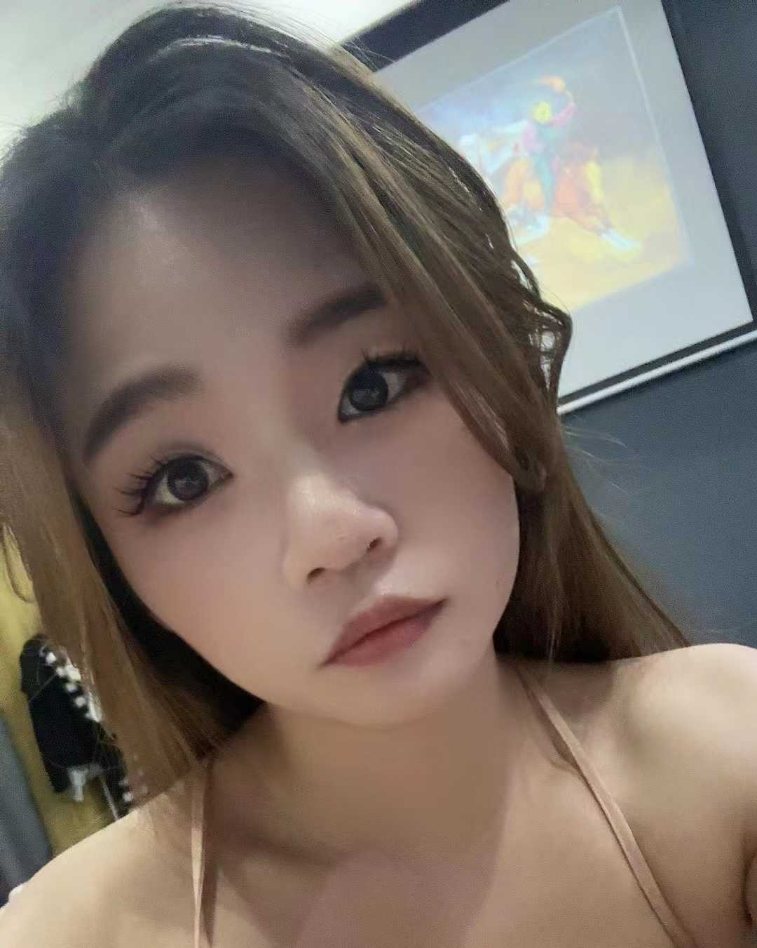 00后年轻性感小姐姐