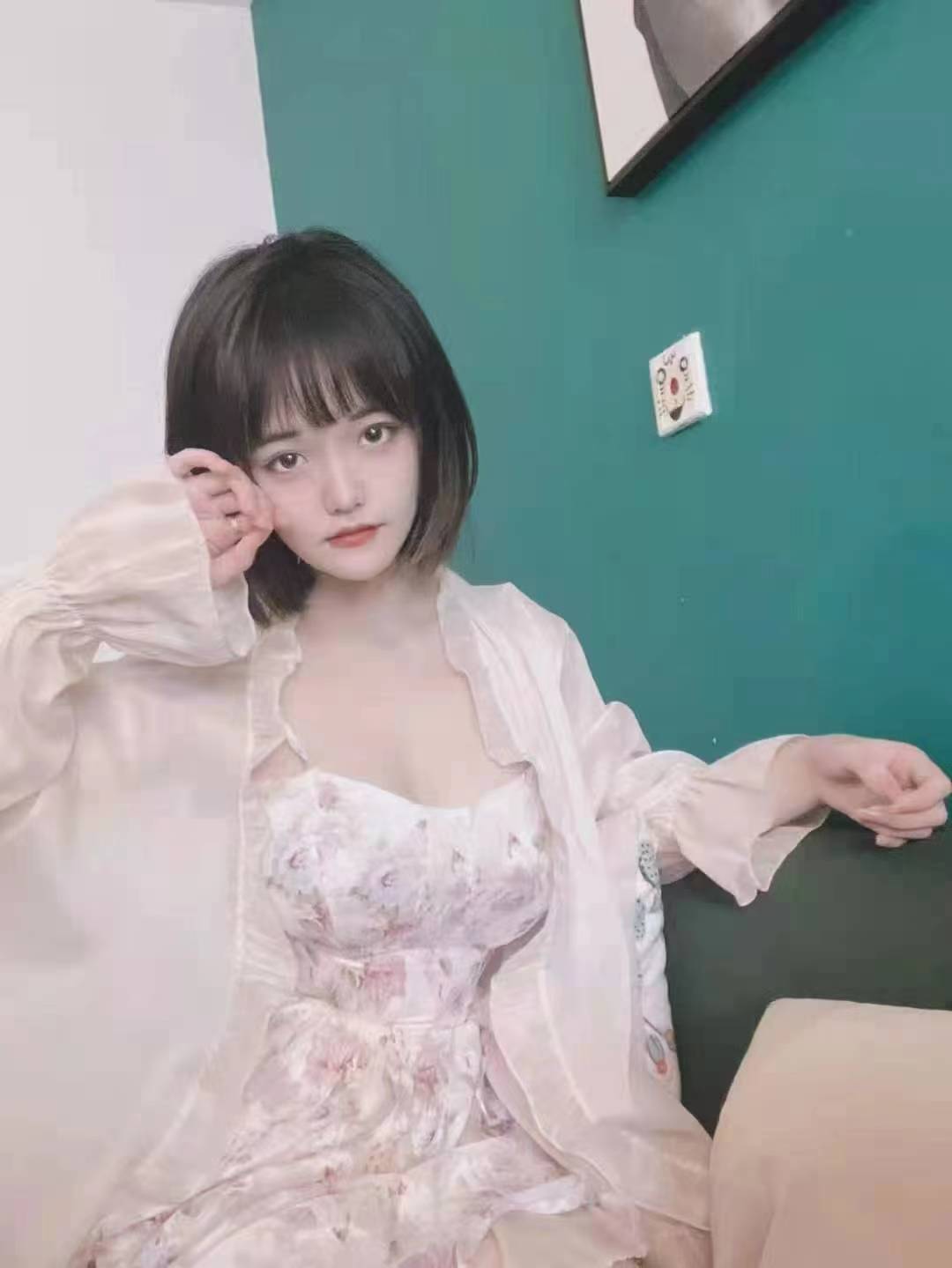 皮肤真的很好，胸上手的感觉超级好