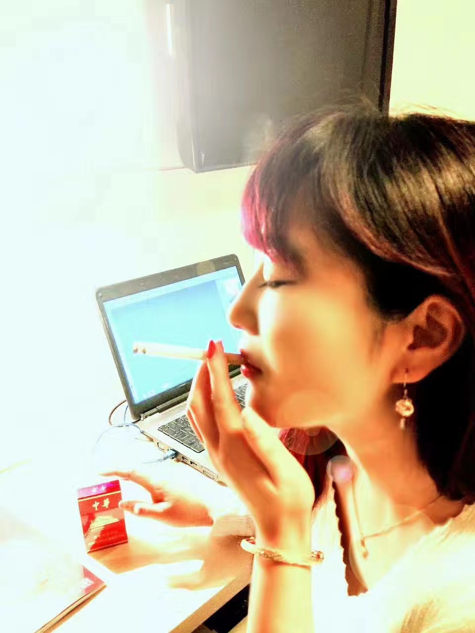 下面紧,风sao的少妇