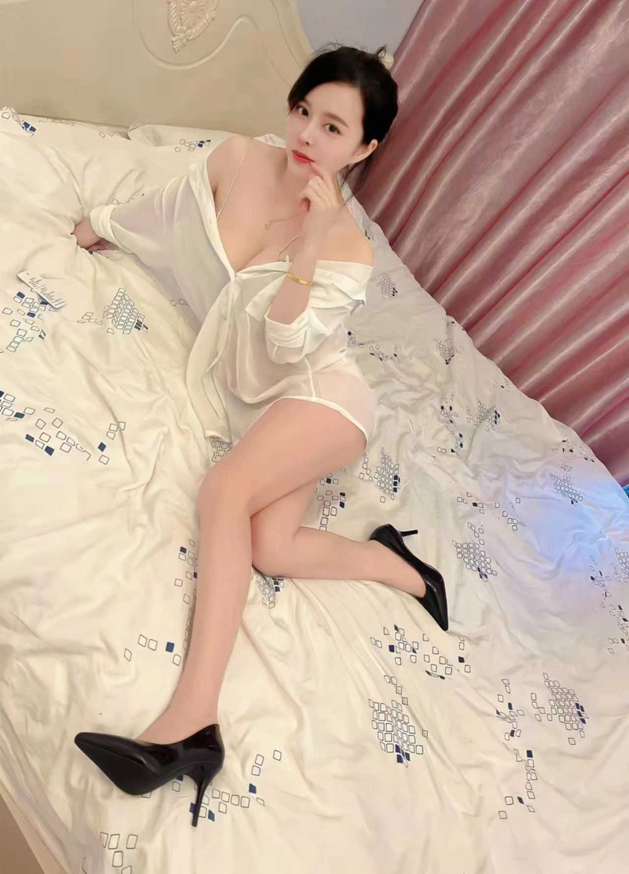 性感尤物服务极佳的小姐姐