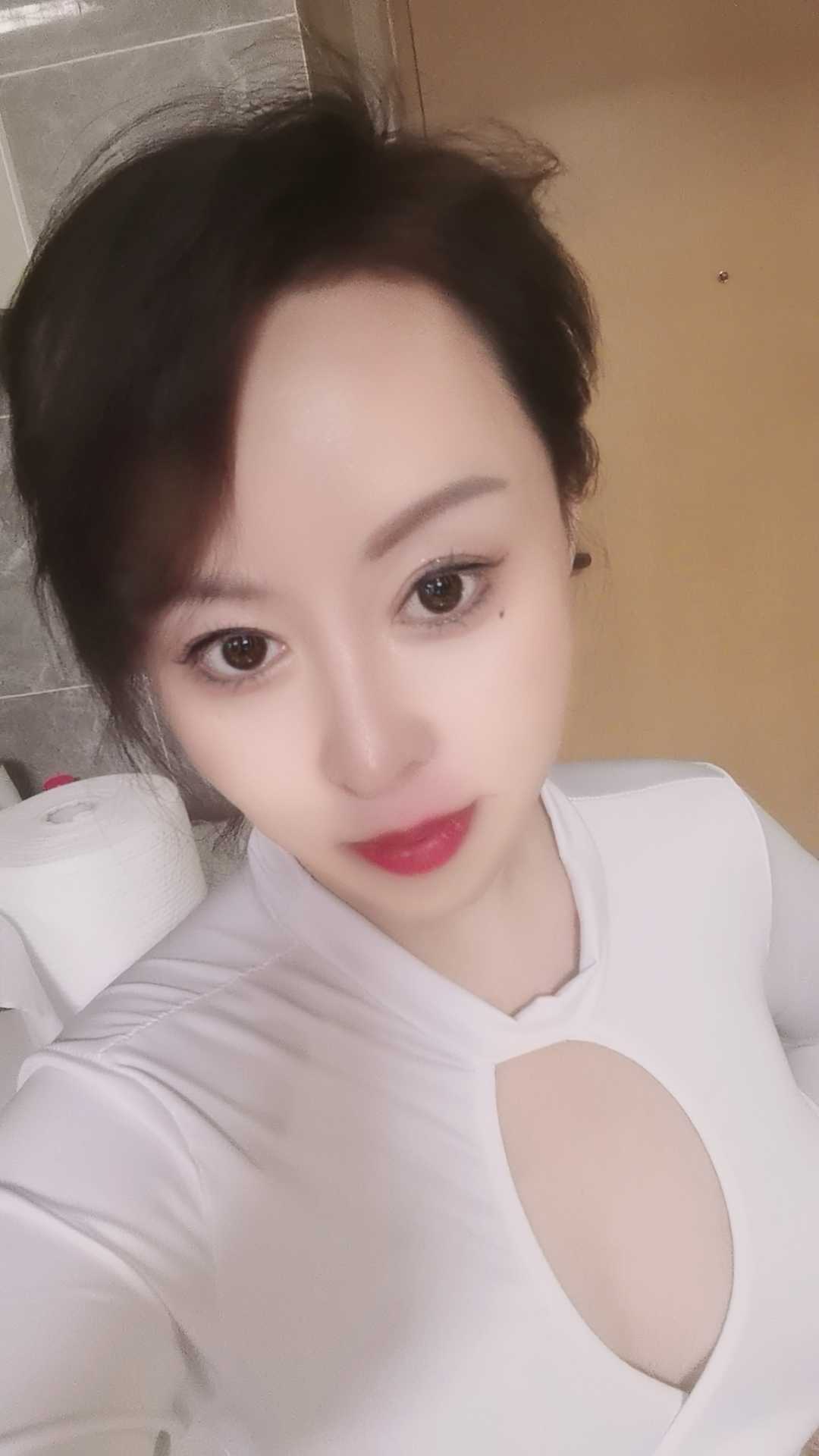 东门王炸双飞组合 小雨/琳达