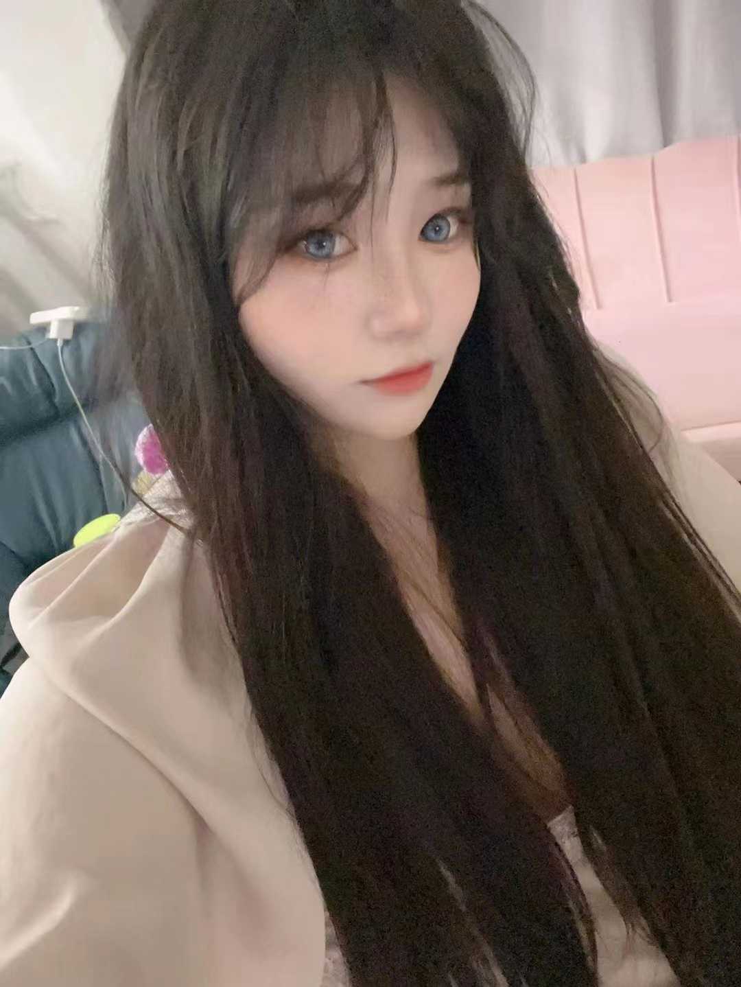 技术很棒，抱着她的头满射而出