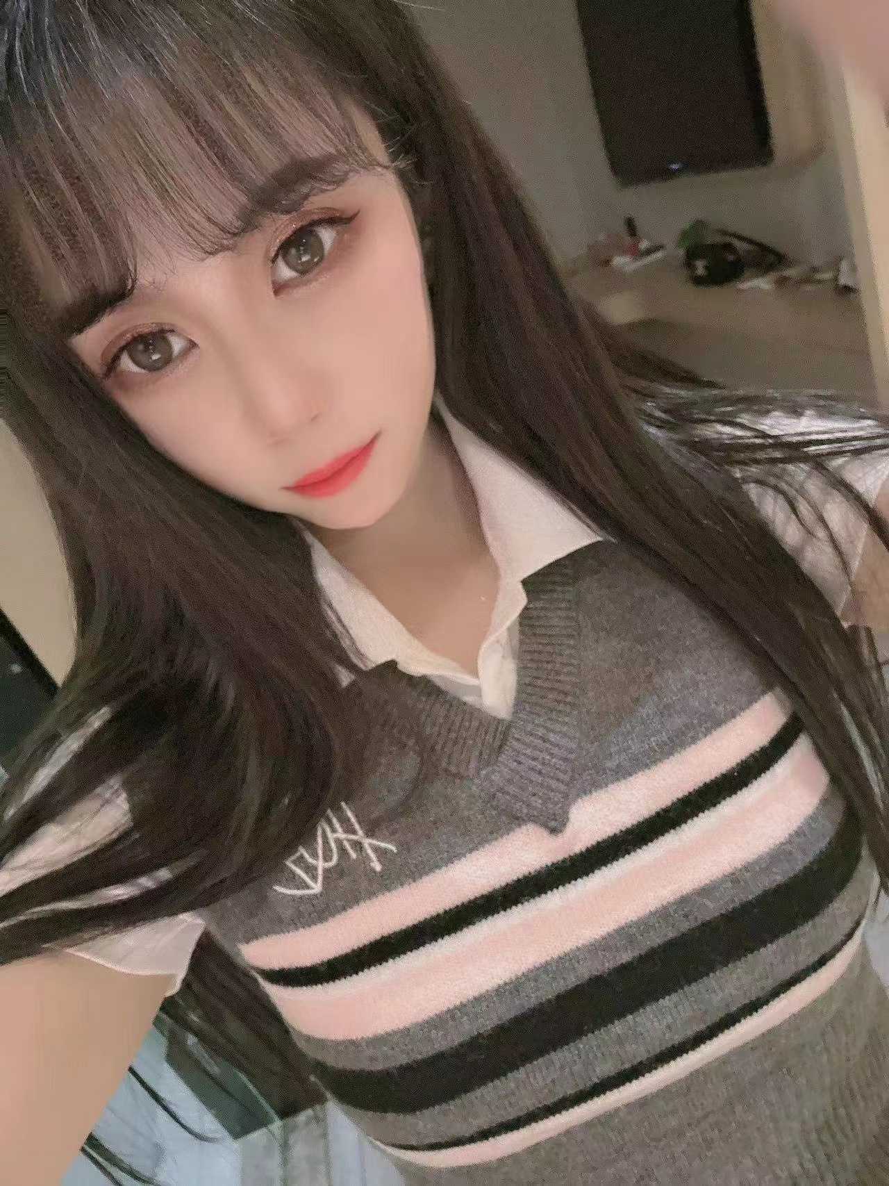 年轻听话的中端妹子