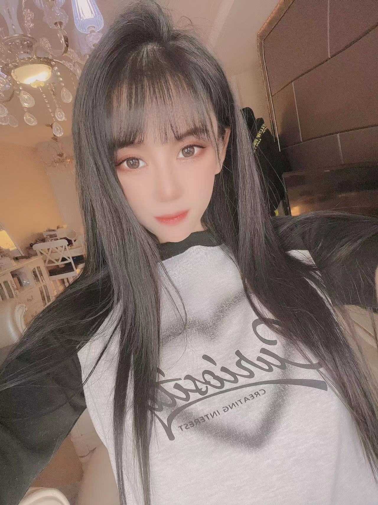 年轻听话的中端妹子