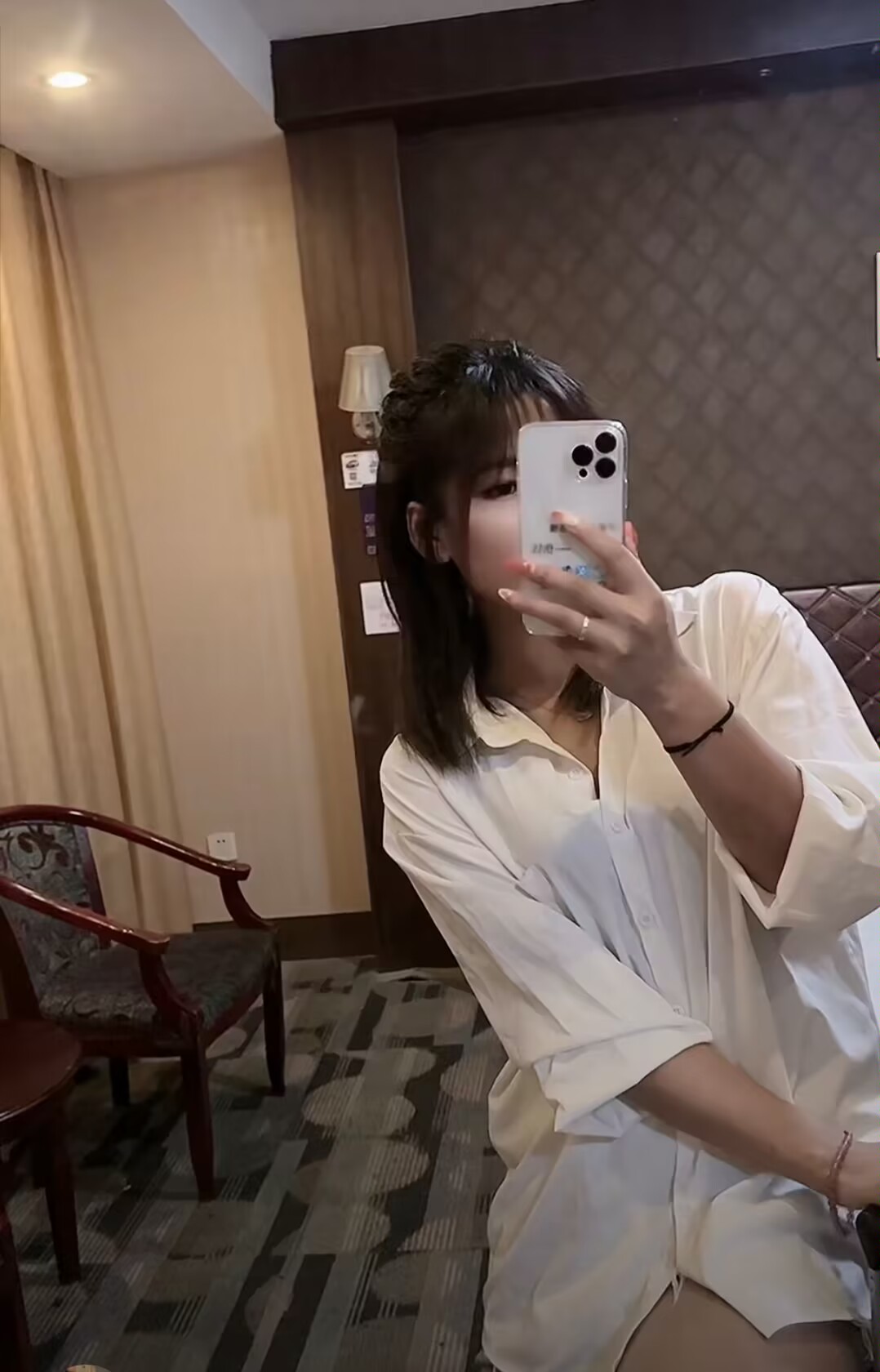 年龄不大，摸起来挺舒服有肉感