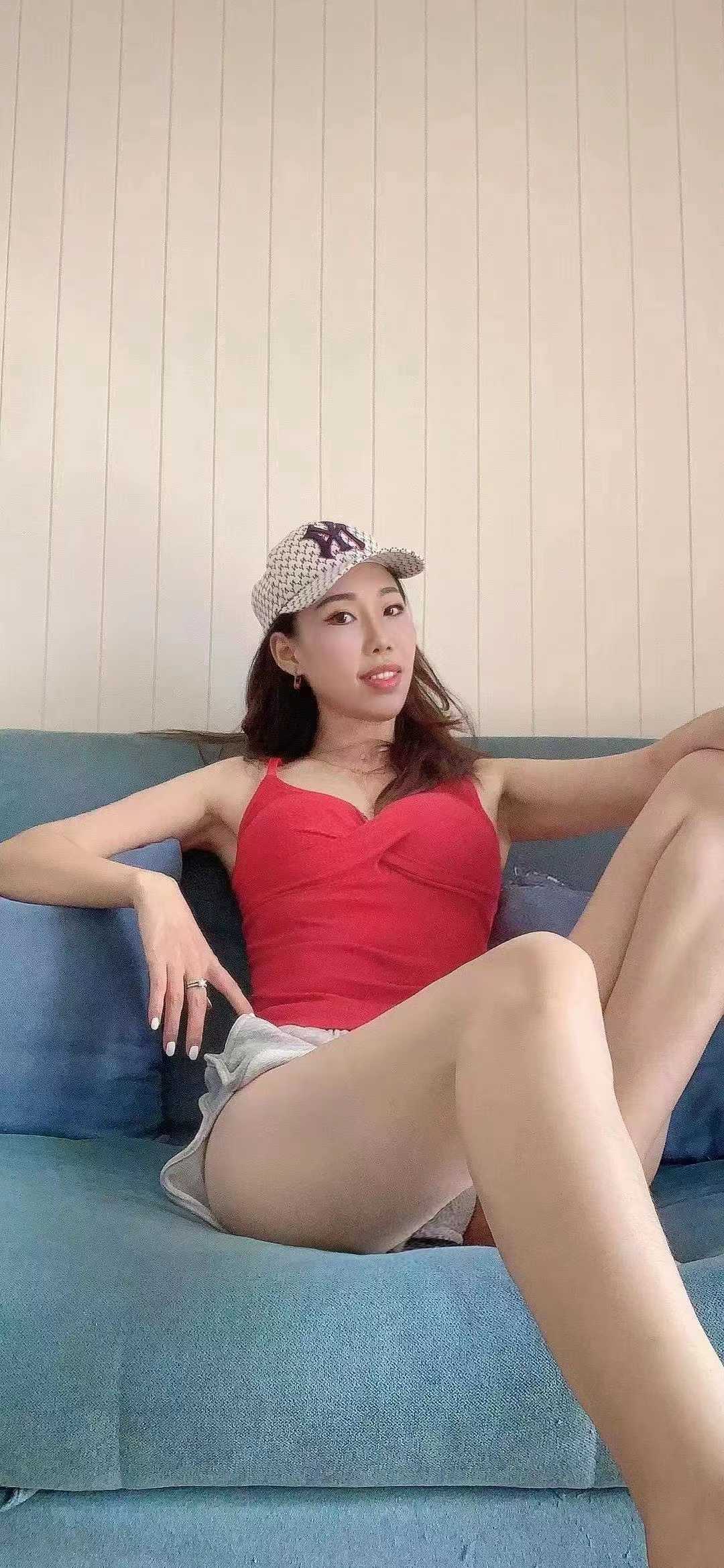 健身教练，很少接，懂得都懂，自己撩