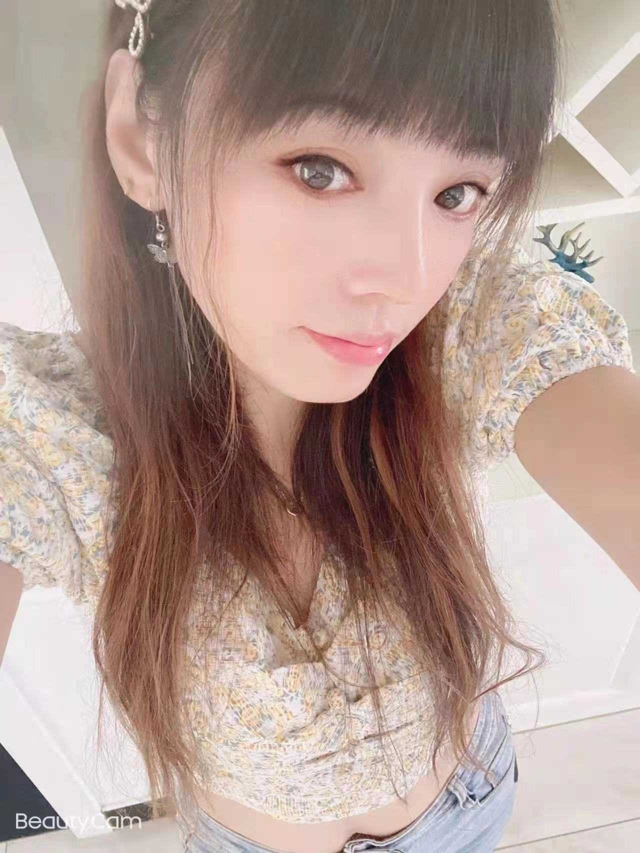 爱健身的年轻漂亮小妹